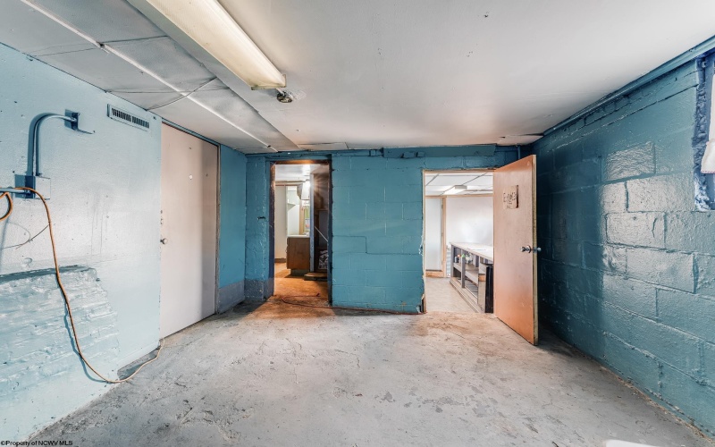 395 Kensington Avenue, Star City, West Virginia 26505, ,Multi-unit/income,For Sale,Kensington,10158995