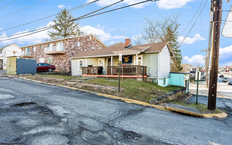395 Kensington Avenue, Star City, West Virginia 26505, ,Multi-unit/income,For Sale,Kensington,10158995