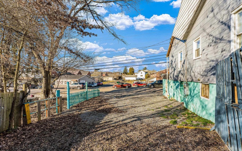 395 Kensington Avenue, Star City, West Virginia 26505, ,Multi-unit/income,For Sale,Kensington,10158995