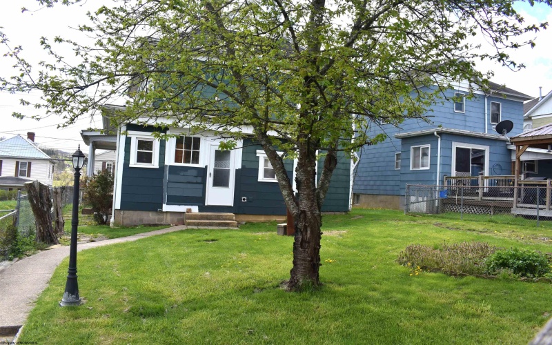 316 Milford Street, Clarksburg, West Virginia 26301, 3 Bedrooms Bedrooms, 6 Rooms Rooms,1 BathroomBathrooms,Single Family Detached,For Sale,Milford,10158983