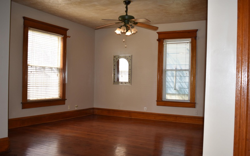 316 Milford Street, Clarksburg, West Virginia 26301, 3 Bedrooms Bedrooms, 6 Rooms Rooms,1 BathroomBathrooms,Single Family Detached,For Sale,Milford,10158983
