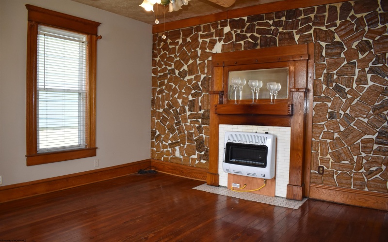 316 Milford Street, Clarksburg, West Virginia 26301, 3 Bedrooms Bedrooms, 6 Rooms Rooms,1 BathroomBathrooms,Single Family Detached,For Sale,Milford,10158983