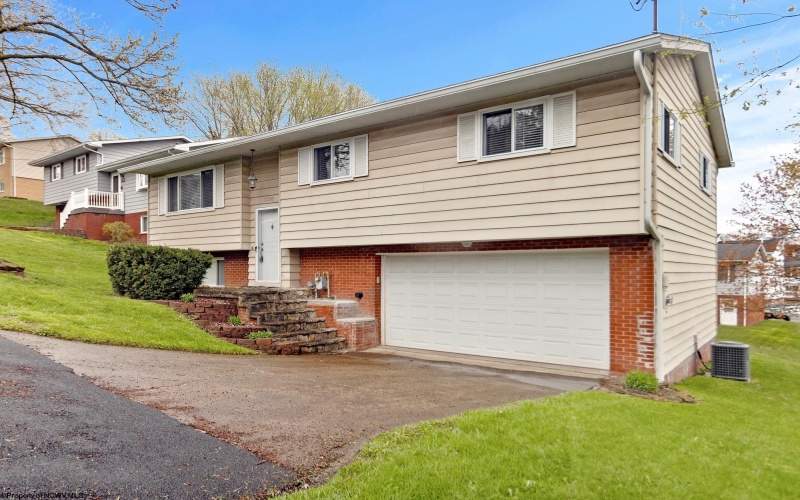 1358 Headlee Avenue, Morgantown, West Virginia 26505, 3 Bedrooms Bedrooms, 8 Rooms Rooms,2 BathroomsBathrooms,Single Family Detached,For Sale,Headlee,10158986
