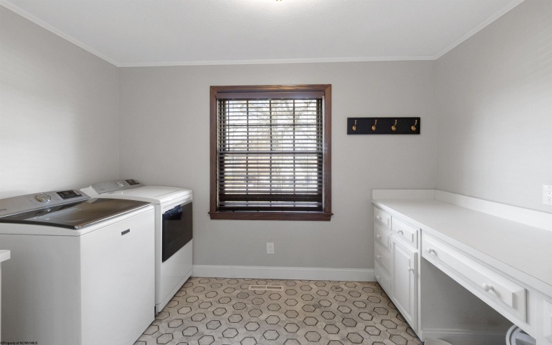 17 Garden Circle, Bridgeport, West Virginia 26330, 3 Bedrooms Bedrooms, 10 Rooms Rooms,3 BathroomsBathrooms,Single Family Detached,For Sale,Garden,10158989