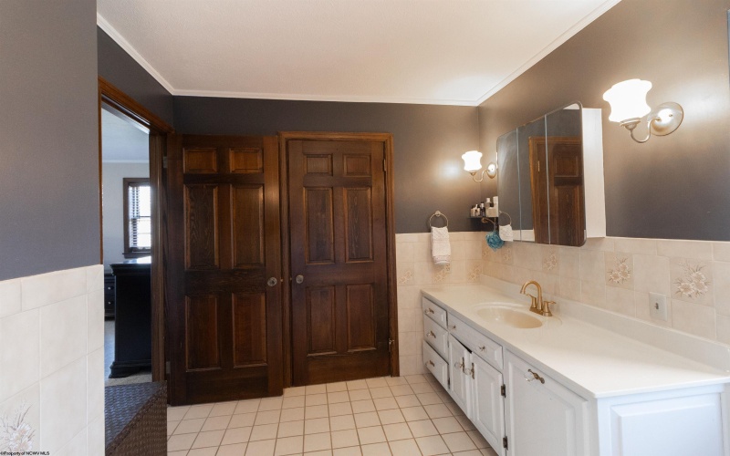 17 Garden Circle, Bridgeport, West Virginia 26330, 3 Bedrooms Bedrooms, 10 Rooms Rooms,3 BathroomsBathrooms,Single Family Detached,For Sale,Garden,10158989