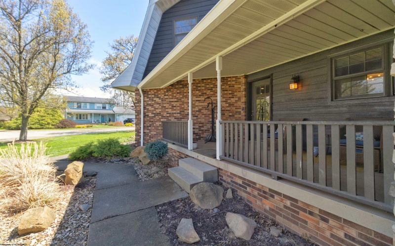 17 Garden Circle, Bridgeport, West Virginia 26330, 3 Bedrooms Bedrooms, 10 Rooms Rooms,3 BathroomsBathrooms,Single Family Detached,For Sale,Garden,10158989