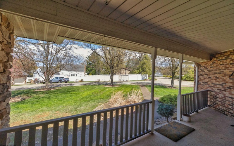 17 Garden Circle, Bridgeport, West Virginia 26330, 3 Bedrooms Bedrooms, 10 Rooms Rooms,3 BathroomsBathrooms,Single Family Detached,For Sale,Garden,10158989