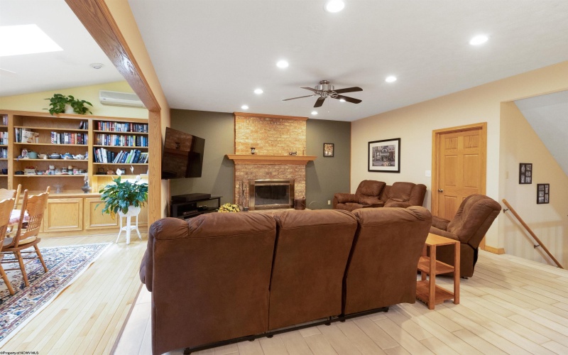 3008 Dogwood Road, Bridgeport, West Virginia 26330, 4 Bedrooms Bedrooms, 10 Rooms Rooms,3 BathroomsBathrooms,Single Family Detached,For Sale,Dogwood,10158985