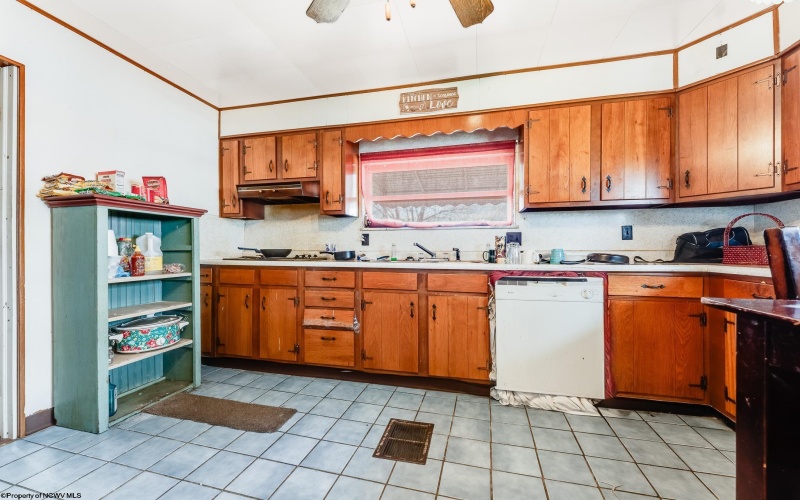 1511 Edgeway Drive, Fairmont, West Virginia 26554, 3 Bedrooms Bedrooms, 7 Rooms Rooms,1 BathroomBathrooms,Single Family Detached,For Sale,Edgeway,10159025
