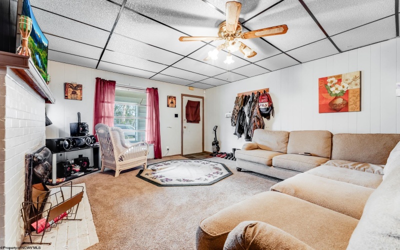 1511 Edgeway Drive, Fairmont, West Virginia 26554, 3 Bedrooms Bedrooms, 7 Rooms Rooms,1 BathroomBathrooms,Single Family Detached,For Sale,Edgeway,10159025