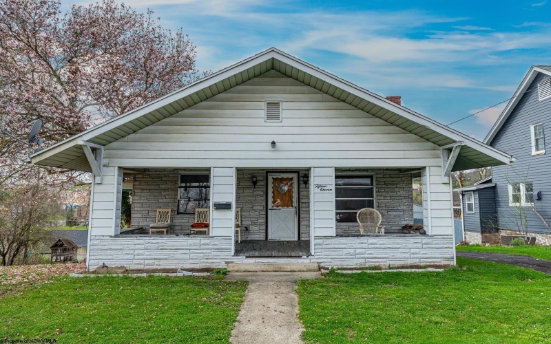1511 Edgeway Drive, Fairmont, West Virginia 26554, 3 Bedrooms Bedrooms, 7 Rooms Rooms,1 BathroomBathrooms,Single Family Detached,For Sale,Edgeway,10159025