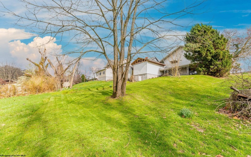 1511 Edgeway Drive, Fairmont, West Virginia 26554, 3 Bedrooms Bedrooms, 7 Rooms Rooms,1 BathroomBathrooms,Single Family Detached,For Sale,Edgeway,10159025