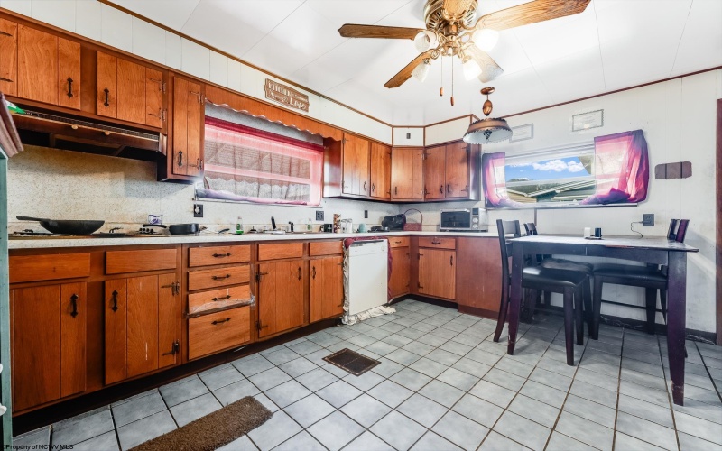1511 Edgeway Drive, Fairmont, West Virginia 26554, 3 Bedrooms Bedrooms, 7 Rooms Rooms,1 BathroomBathrooms,Single Family Detached,For Sale,Edgeway,10159025