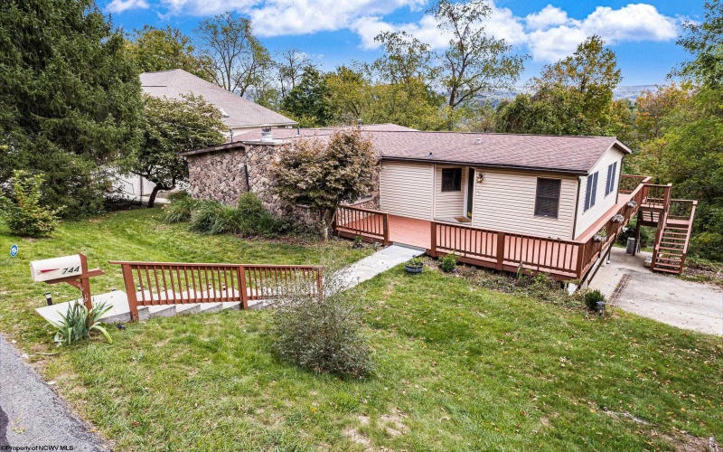 744 Augusta Avenue, Morgantown, West Virginia 26501, 4 Bedrooms Bedrooms, 8 Rooms Rooms,3 BathroomsBathrooms,Single Family Detached,For Sale,Augusta,10159037