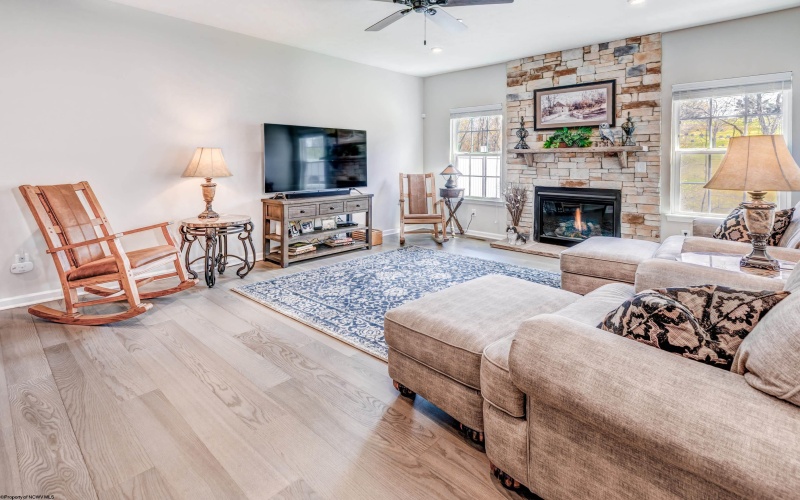 220 Stonehurst Drive, Morgantown, West Virginia 26501, 3 Bedrooms Bedrooms, 8 Rooms Rooms,3 BathroomsBathrooms,Single Family Attached,For Sale,Stonehurst,10159036