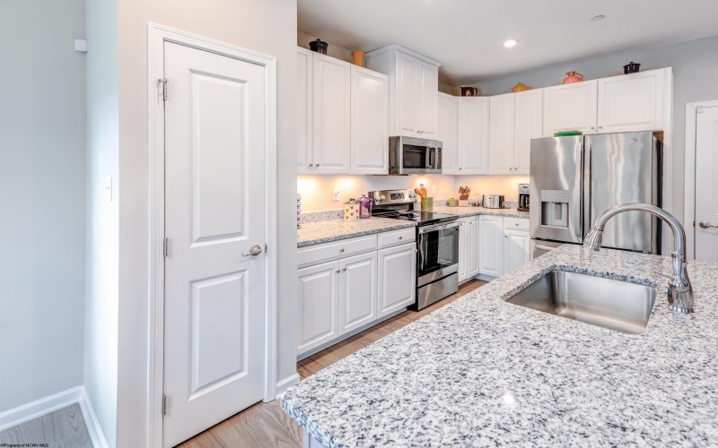 220 Stonehurst Drive, Morgantown, West Virginia 26501, 3 Bedrooms Bedrooms, 8 Rooms Rooms,3 BathroomsBathrooms,Single Family Attached,For Sale,Stonehurst,10159036