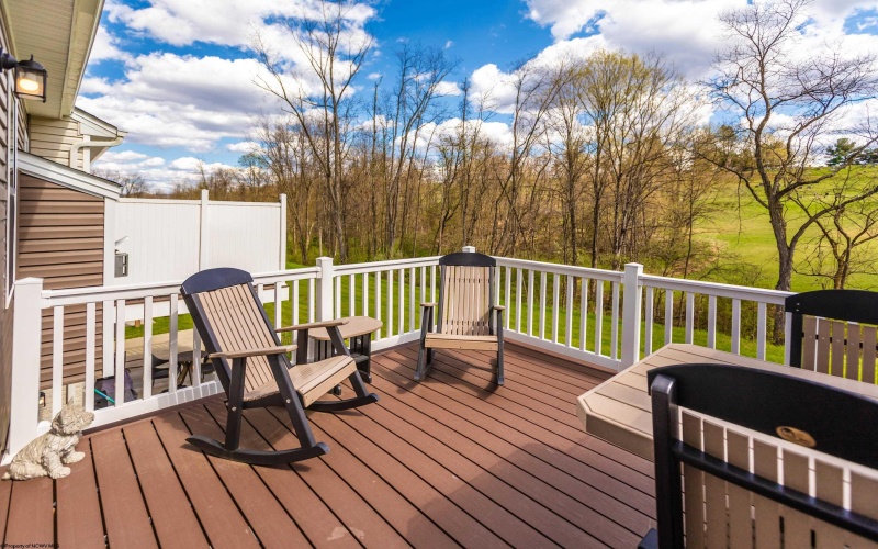 220 Stonehurst Drive, Morgantown, West Virginia 26501, 3 Bedrooms Bedrooms, 8 Rooms Rooms,3 BathroomsBathrooms,Single Family Attached,For Sale,Stonehurst,10159036