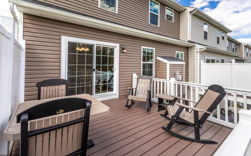 220 Stonehurst Drive, Morgantown, West Virginia 26501, 3 Bedrooms Bedrooms, 8 Rooms Rooms,3 BathroomsBathrooms,Single Family Attached,For Sale,Stonehurst,10159036