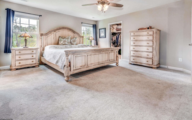 220 Stonehurst Drive, Morgantown, West Virginia 26501, 3 Bedrooms Bedrooms, 8 Rooms Rooms,3 BathroomsBathrooms,Single Family Attached,For Sale,Stonehurst,10159036