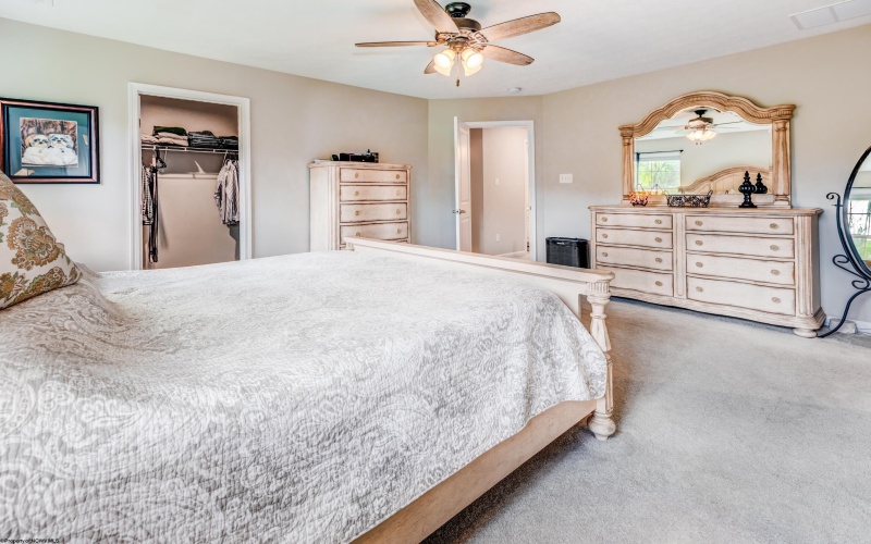 220 Stonehurst Drive, Morgantown, West Virginia 26501, 3 Bedrooms Bedrooms, 8 Rooms Rooms,3 BathroomsBathrooms,Single Family Attached,For Sale,Stonehurst,10159036