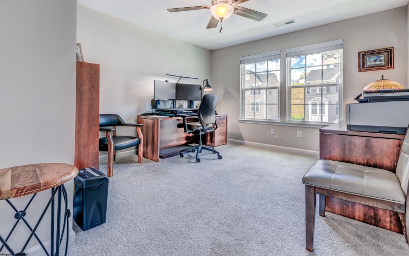 220 Stonehurst Drive, Morgantown, West Virginia 26501, 3 Bedrooms Bedrooms, 8 Rooms Rooms,3 BathroomsBathrooms,Single Family Attached,For Sale,Stonehurst,10159036