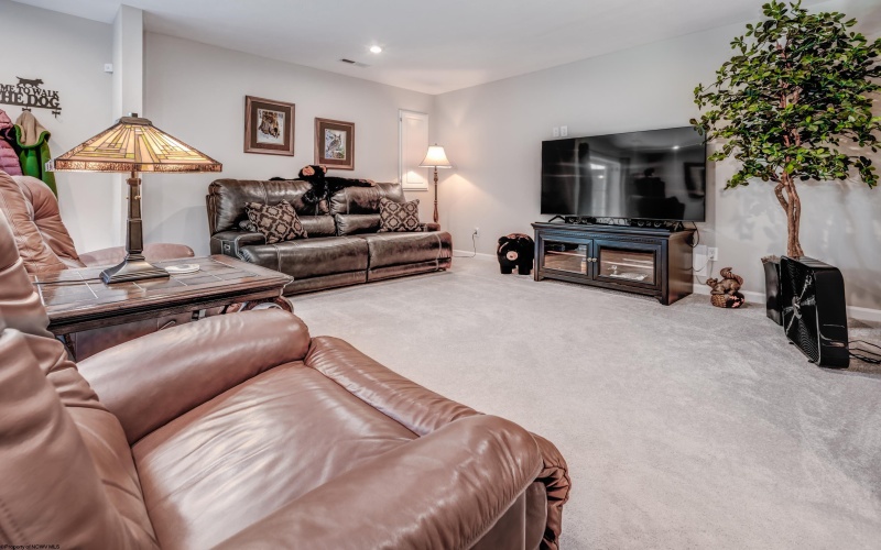220 Stonehurst Drive, Morgantown, West Virginia 26501, 3 Bedrooms Bedrooms, 8 Rooms Rooms,3 BathroomsBathrooms,Single Family Attached,For Sale,Stonehurst,10159036