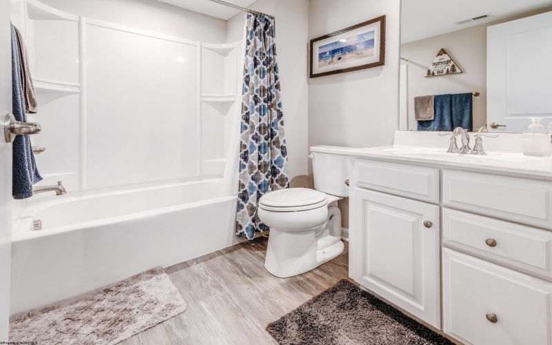 220 Stonehurst Drive, Morgantown, West Virginia 26501, 3 Bedrooms Bedrooms, 8 Rooms Rooms,3 BathroomsBathrooms,Single Family Attached,For Sale,Stonehurst,10159036