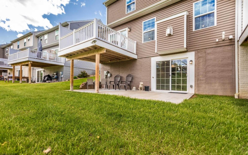 220 Stonehurst Drive, Morgantown, West Virginia 26501, 3 Bedrooms Bedrooms, 8 Rooms Rooms,3 BathroomsBathrooms,Single Family Attached,For Sale,Stonehurst,10159036