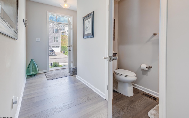 220 Stonehurst Drive, Morgantown, West Virginia 26501, 3 Bedrooms Bedrooms, 8 Rooms Rooms,3 BathroomsBathrooms,Single Family Attached,For Sale,Stonehurst,10159036