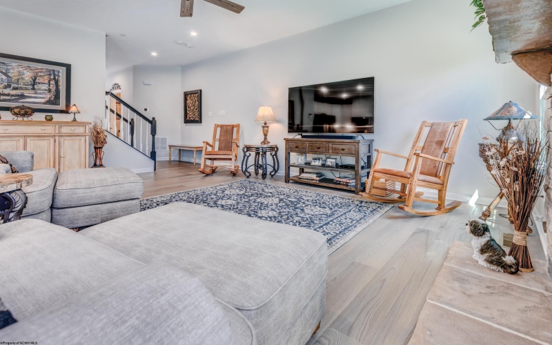 220 Stonehurst Drive, Morgantown, West Virginia 26501, 3 Bedrooms Bedrooms, 8 Rooms Rooms,3 BathroomsBathrooms,Single Family Attached,For Sale,Stonehurst,10159036