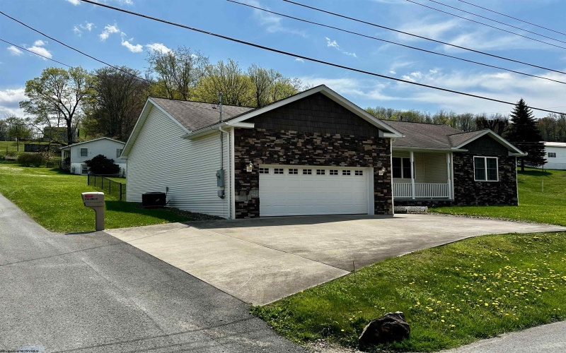 1719 Lillie Street, Fairmont, West Virginia 26554, 3 Bedrooms Bedrooms, 6 Rooms Rooms,2 BathroomsBathrooms,Single Family Detached,For Sale,Lillie,10159034