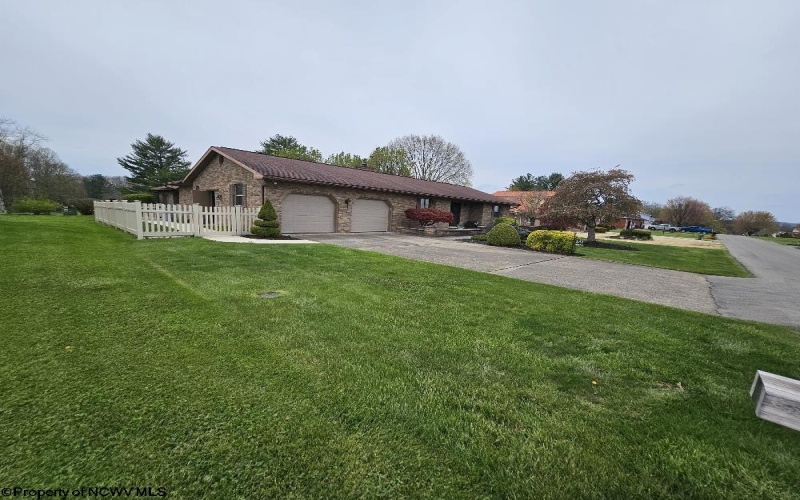 127 FAIRLAWN Drive, Buckhannon, West Virginia 26201, 3 Bedrooms Bedrooms, 6 Rooms Rooms,2 BathroomsBathrooms,Single Family Detached,For Sale,FAIRLAWN,10159040