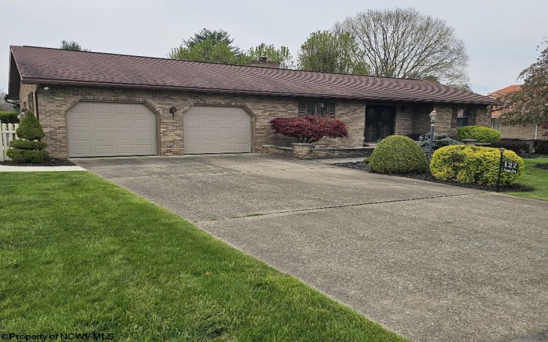 127 FAIRLAWN Drive, Buckhannon, West Virginia 26201, 3 Bedrooms Bedrooms, 6 Rooms Rooms,2 BathroomsBathrooms,Single Family Detached,For Sale,FAIRLAWN,10159040