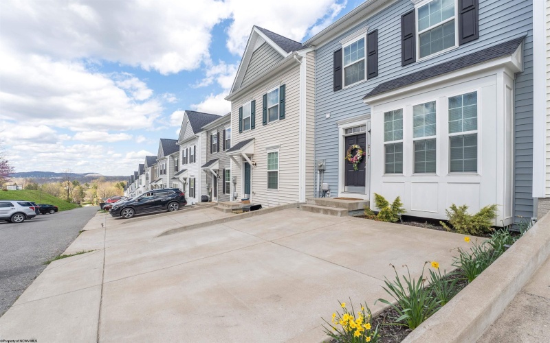 217 Falling Leaf Lane, Morgantown, West Virginia 26501, 3 Bedrooms Bedrooms, 8 Rooms Rooms,2 BathroomsBathrooms,Single Family Attached,For Sale,Falling Leaf,10159065