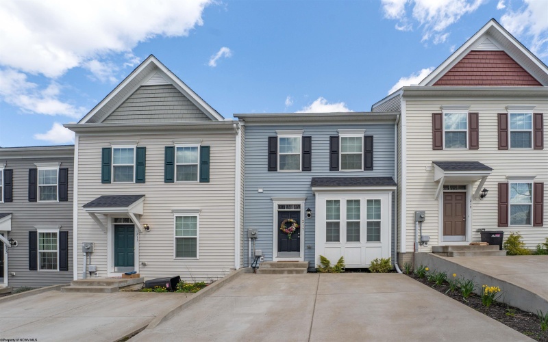 217 Falling Leaf Lane, Morgantown, West Virginia 26501, 3 Bedrooms Bedrooms, 8 Rooms Rooms,2 BathroomsBathrooms,Single Family Attached,For Sale,Falling Leaf,10159065