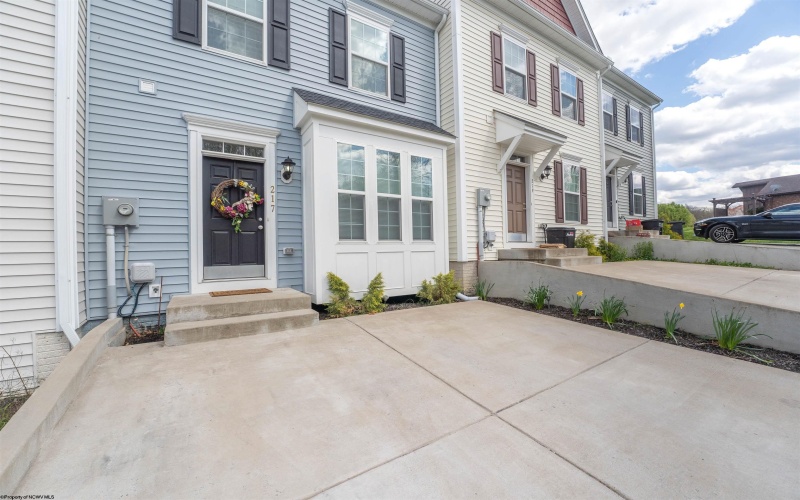 217 Falling Leaf Lane, Morgantown, West Virginia 26501, 3 Bedrooms Bedrooms, 8 Rooms Rooms,2 BathroomsBathrooms,Single Family Attached,For Sale,Falling Leaf,10159065