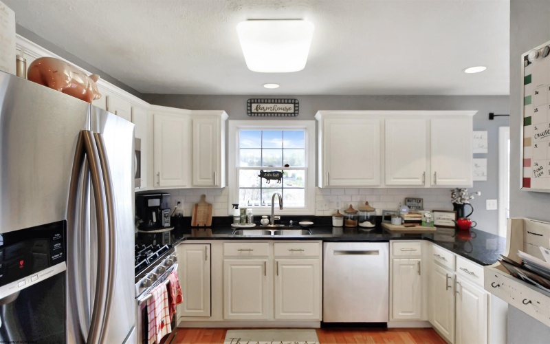 241 Donna Avenue, Morgantown, West Virginia 26505, 4 Bedrooms Bedrooms, 8 Rooms Rooms,3 BathroomsBathrooms,Single Family Attached,For Sale,Donna,10159081