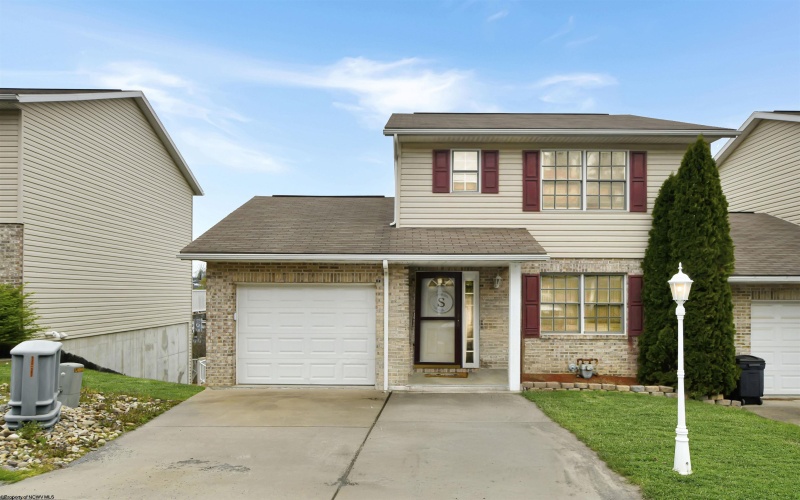 241 Donna Avenue, Morgantown, West Virginia 26505, 4 Bedrooms Bedrooms, 8 Rooms Rooms,3 BathroomsBathrooms,Single Family Attached,For Sale,Donna,10159081