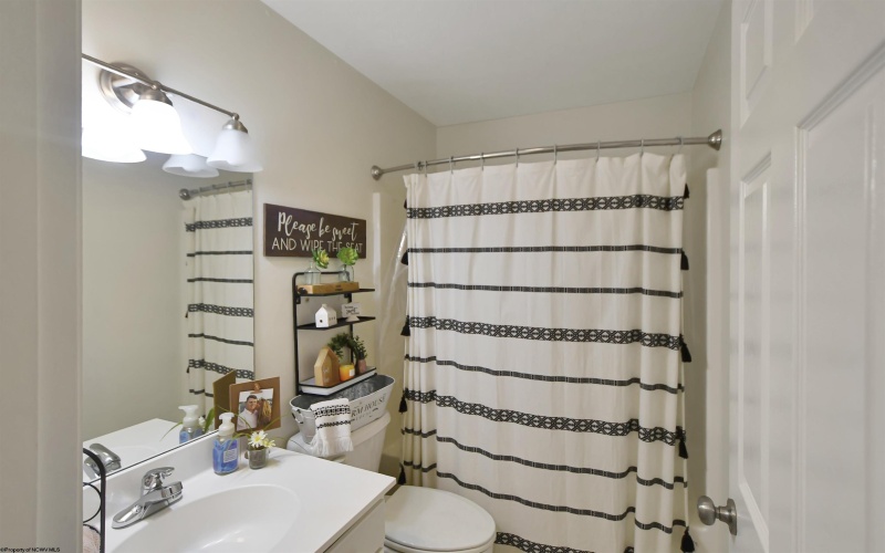 241 Donna Avenue, Morgantown, West Virginia 26505, 4 Bedrooms Bedrooms, 8 Rooms Rooms,3 BathroomsBathrooms,Single Family Attached,For Sale,Donna,10159081