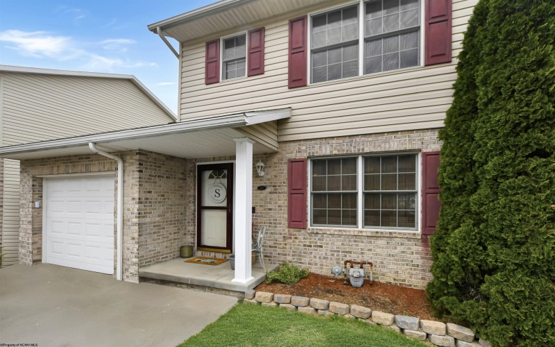 241 Donna Avenue, Morgantown, West Virginia 26505, 4 Bedrooms Bedrooms, 8 Rooms Rooms,3 BathroomsBathrooms,Single Family Attached,For Sale,Donna,10159081