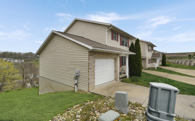 241 Donna Avenue, Morgantown, West Virginia 26505, 4 Bedrooms Bedrooms, 8 Rooms Rooms,3 BathroomsBathrooms,Single Family Attached,For Sale,Donna,10159081