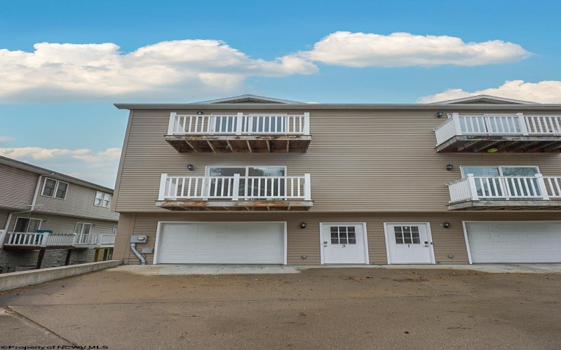 3 Tall Grass Lane, Morgantown, West Virginia 26505, 2 Bedrooms Bedrooms, 5 Rooms Rooms,2 BathroomsBathrooms,Single Family Attached,For Sale,Tall Grass,10159103