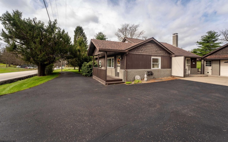 3880 Grafton Road, Morgantown, West Virginia 26508, 2 Bedrooms Bedrooms, 5 Rooms Rooms,1 BathroomBathrooms,Single Family Detached,For Sale,Grafton,10159114