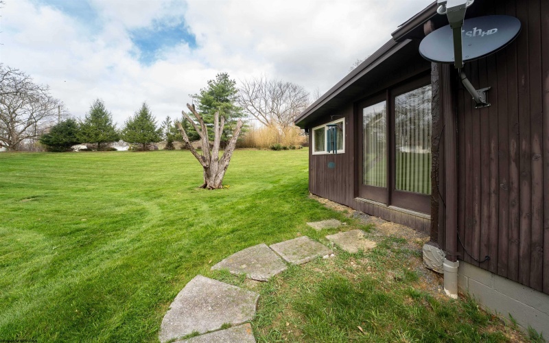 3880 Grafton Road, Morgantown, West Virginia 26508, 2 Bedrooms Bedrooms, 5 Rooms Rooms,1 BathroomBathrooms,Single Family Detached,For Sale,Grafton,10159114