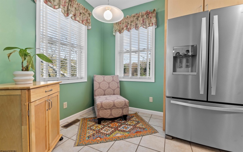 231 Fountain View Drive, Morgantown, West Virginia 26505, 2 Bedrooms Bedrooms, 5 Rooms Rooms,2 BathroomsBathrooms,Single Family Attached,For Sale,Fountain View,10159127