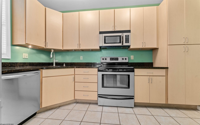 231 Fountain View Drive, Morgantown, West Virginia 26505, 2 Bedrooms Bedrooms, 5 Rooms Rooms,2 BathroomsBathrooms,Single Family Attached,For Sale,Fountain View,10159127