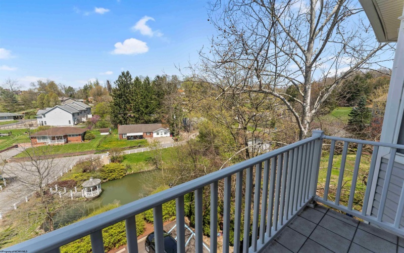 231 Fountain View Drive, Morgantown, West Virginia 26505, 2 Bedrooms Bedrooms, 5 Rooms Rooms,2 BathroomsBathrooms,Single Family Attached,For Sale,Fountain View,10159127