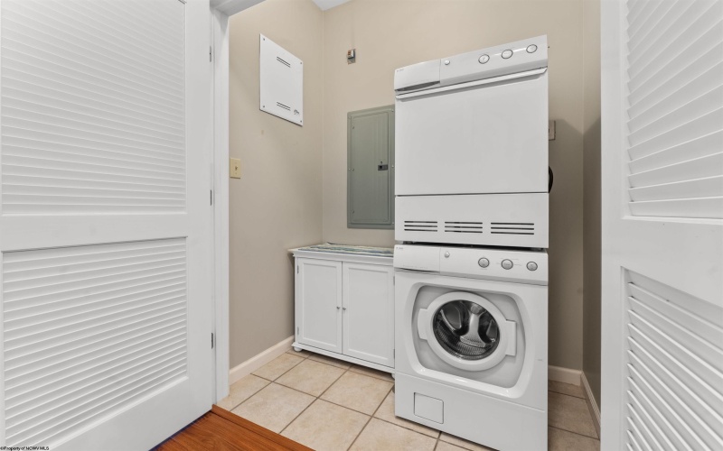 231 Fountain View Drive, Morgantown, West Virginia 26505, 2 Bedrooms Bedrooms, 5 Rooms Rooms,2 BathroomsBathrooms,Single Family Attached,For Sale,Fountain View,10159127