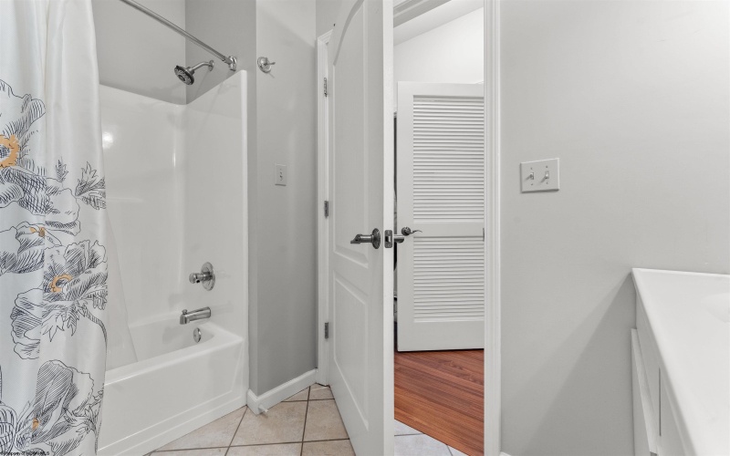 231 Fountain View Drive, Morgantown, West Virginia 26505, 2 Bedrooms Bedrooms, 5 Rooms Rooms,2 BathroomsBathrooms,Single Family Attached,For Sale,Fountain View,10159127