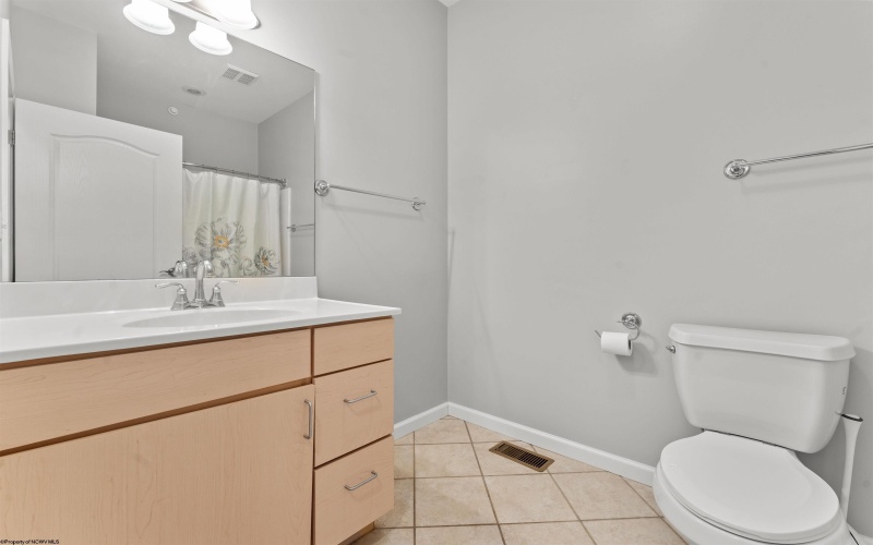 231 Fountain View Drive, Morgantown, West Virginia 26505, 2 Bedrooms Bedrooms, 5 Rooms Rooms,2 BathroomsBathrooms,Single Family Attached,For Sale,Fountain View,10159127